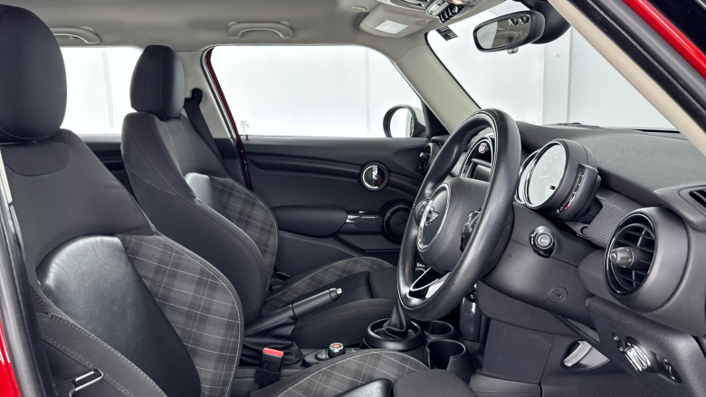 MINI Hatchback 1.5 Cooper 5dr Petrol Hatchback